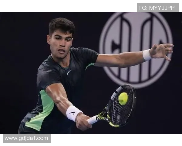 足球与游泳的双料明星是谁他们的成就与魅力引人瞩目